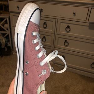 Mauve-ish low top converse